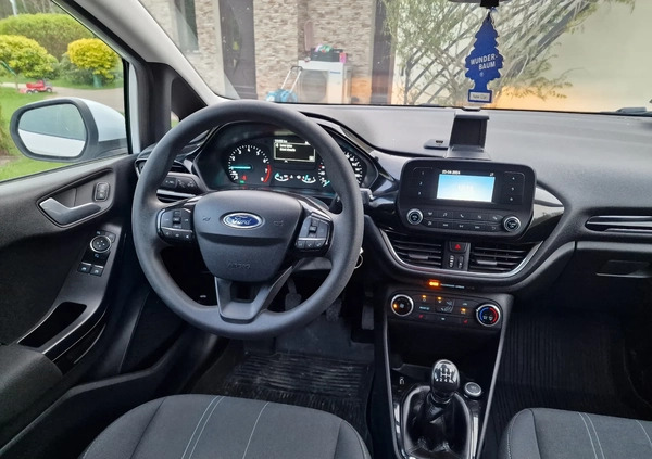 Ford Fiesta cena 33900 przebieg: 130000, rok produkcji 2017 z Nowa Sarzyna małe 154